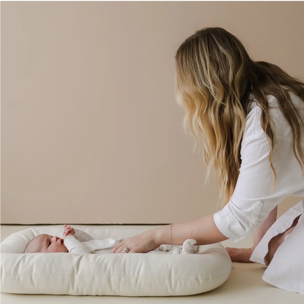 LIKE NEW - Snuggle Me Infant Lounger - Natural